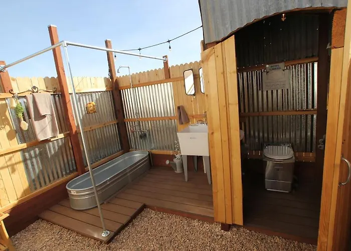 Glamp Tent B W Zion & Bryce Outdoor Shower & Wifi Luxury tent