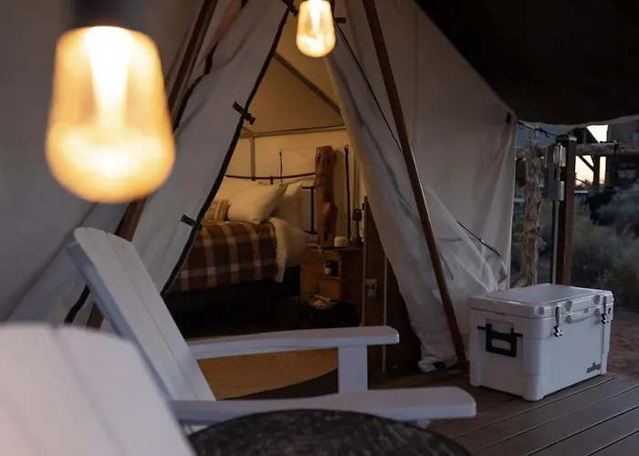 Glamp Tent B W Zion & Bryce Outdoor Shower & Wifi