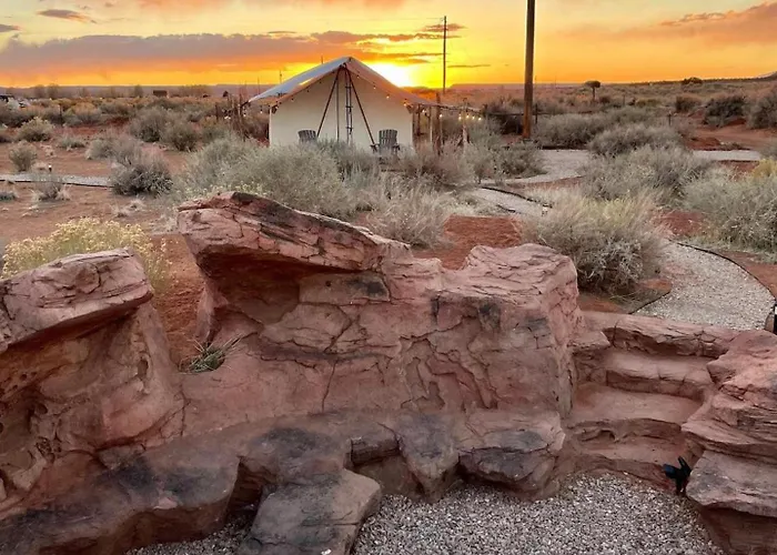 Glamp Tent B W Zion & Bryce Outdoor Shower & Wifi Luxury tent Fredonia