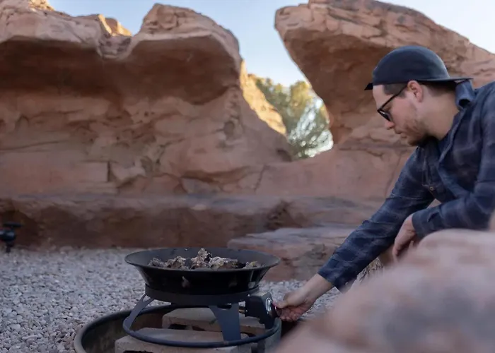 Glamp Tent B W Zion & Bryce Outdoor Shower & Wifi