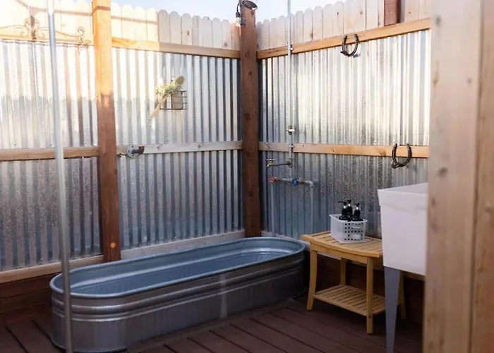 Glamp Tent B W Zion & Bryce Outdoor Shower & Wifi Luxury tent