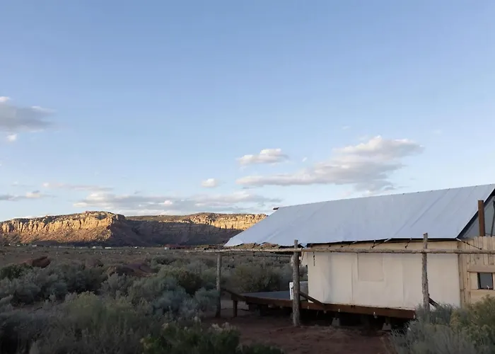 Luxury tent Glamp Tent B W Zion & Bryce Outdoor Shower & Wifi Fredonia