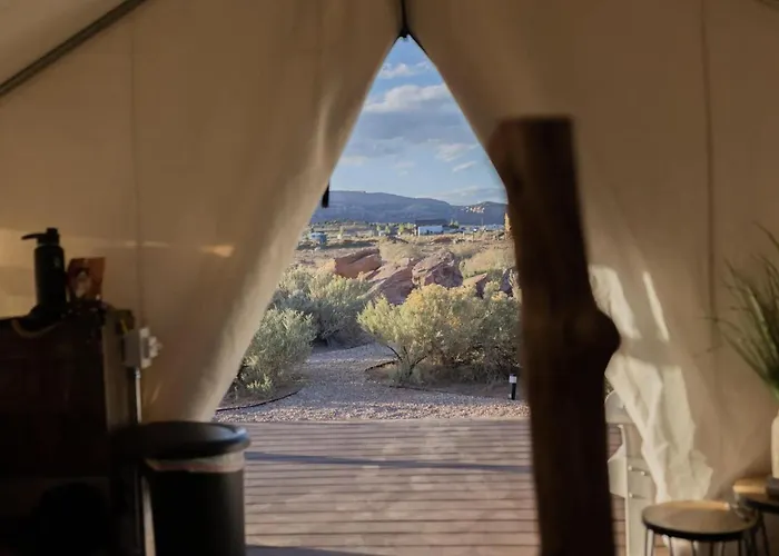 Glamp Tent B W Zion & Bryce Outdoor Shower & Wifi 4*