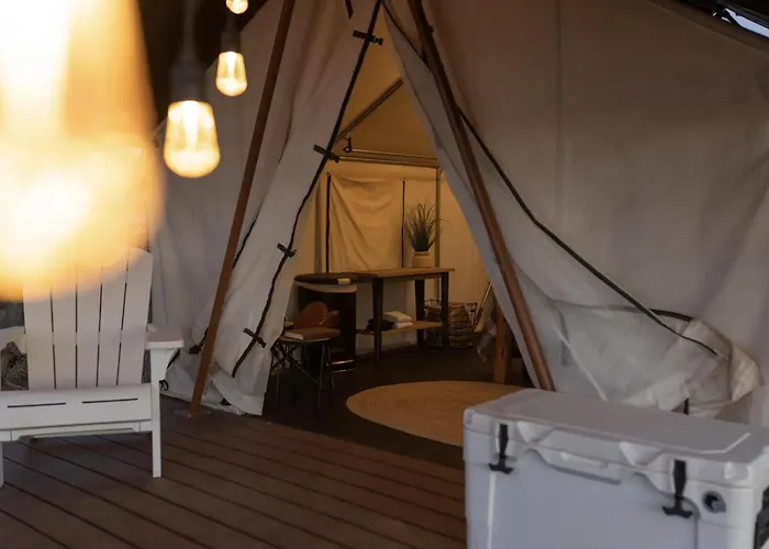 Glamp Tent B W Zion & Bryce Outdoor Shower & Wifi
